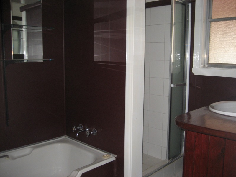 CLOSE TO SCHOOLS Picture 3