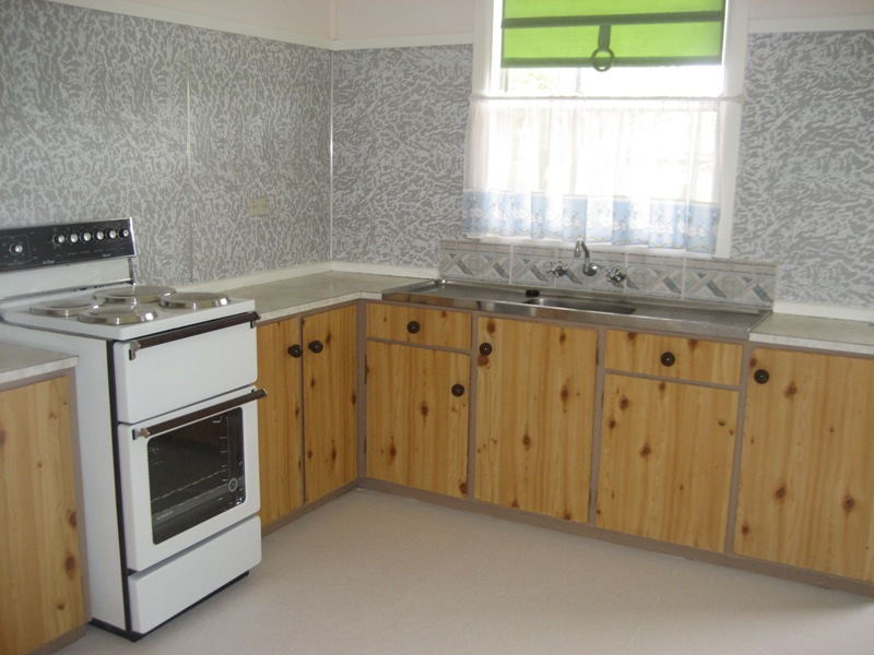 CLOSE TO SCHOOLS Picture 2