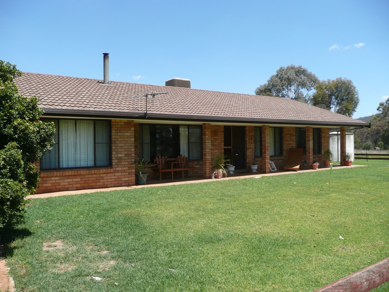 SMALL ACREAGE SERENITY Picture 1