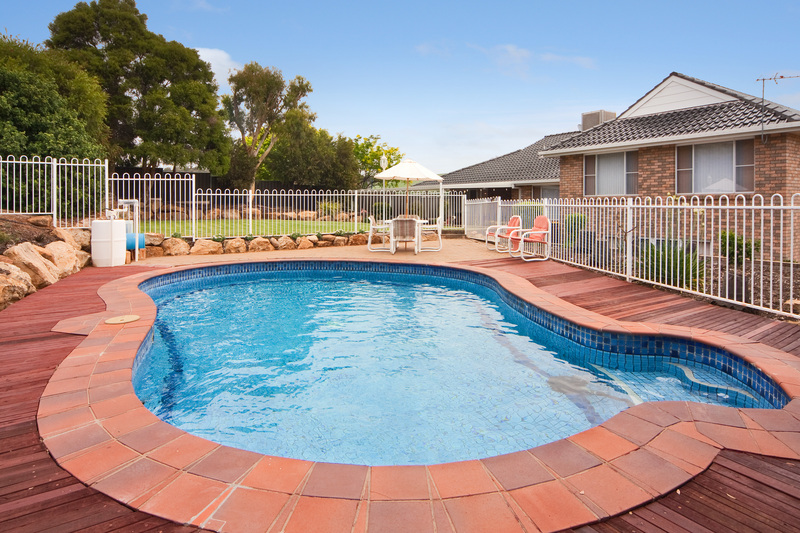 GRAND LOCATION FOR MAGNIFICENT HOME Picture 2