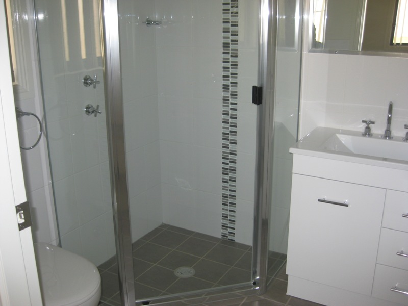 BRAND NEW 3 BEDROOM Picture 3