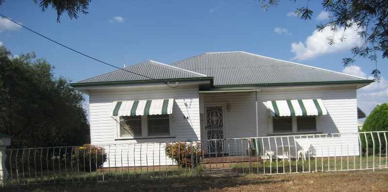 GREAT LOCATION - AVAILABLE NOW Picture 1