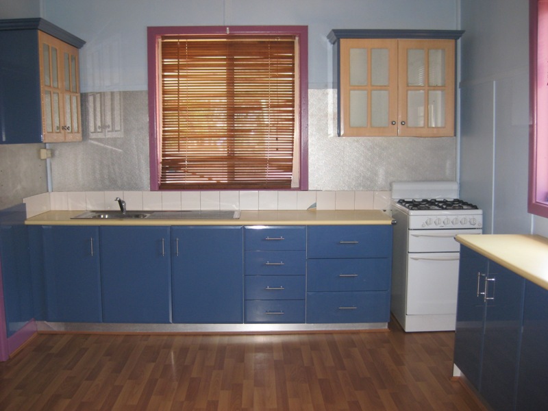 3 BEDROOMS WITH MODERN KITCHEN & BATHROOM Picture 2