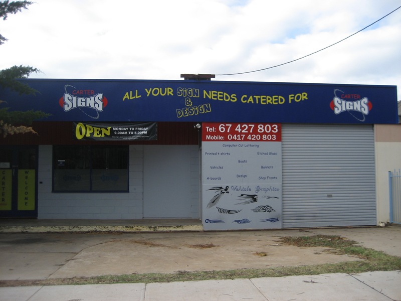 SHOP FRONT WITHIN EASY WALK TO MAIN STREET Picture 1