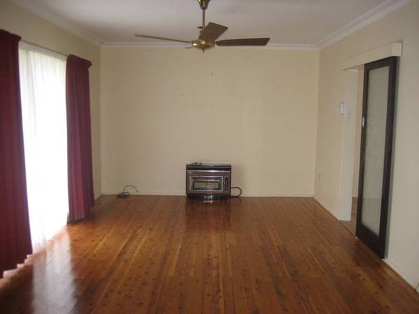 SOLID & AFFORDABLE FIRST HOME Picture 3