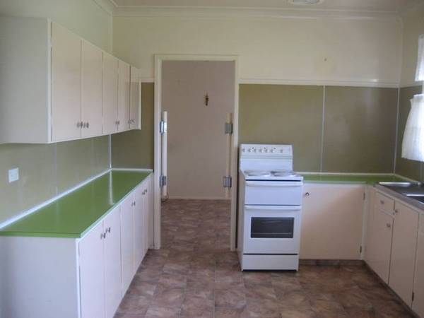 SOLID & AFFORDABLE FIRST HOME Picture 2