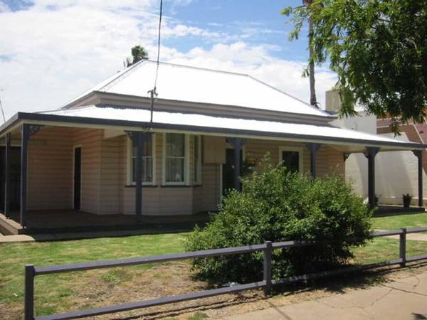 BARBER STREET - CONVENIENT LOCATION Picture 1