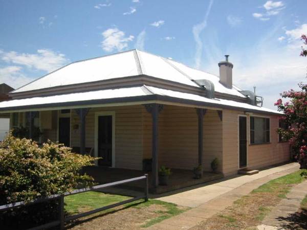 BARBER STREET - CONVENIENT LOCATION Picture 2