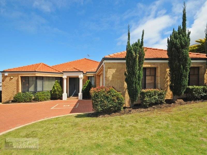 AN IDYLLIC EXISTENCE Picture 1