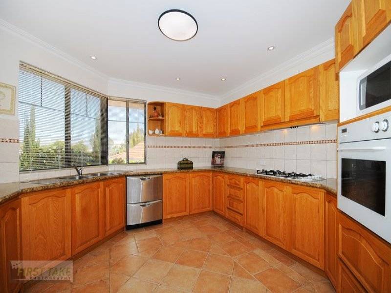 AN IDYLLIC EXISTENCE Picture 2