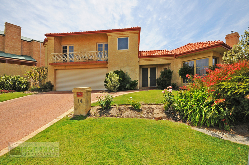 Effortlessly Elegant Picture 1