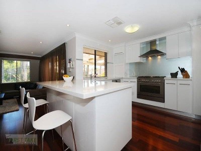 STYLISH LIVING FOR THE ENTERTAINER Picture