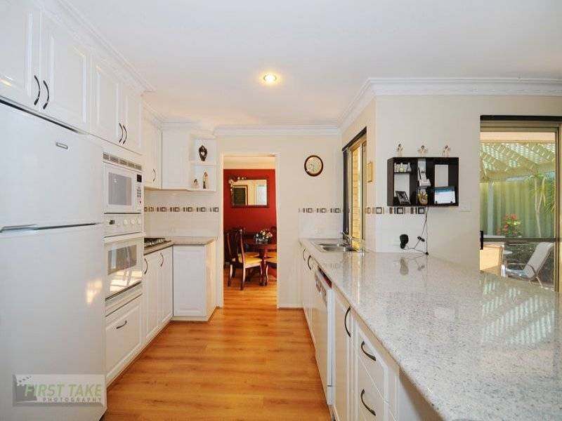 THE RIGHT ANGLE Picture 3