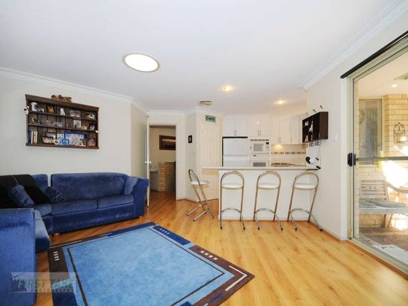 THE RIGHT ANGLE Picture 2