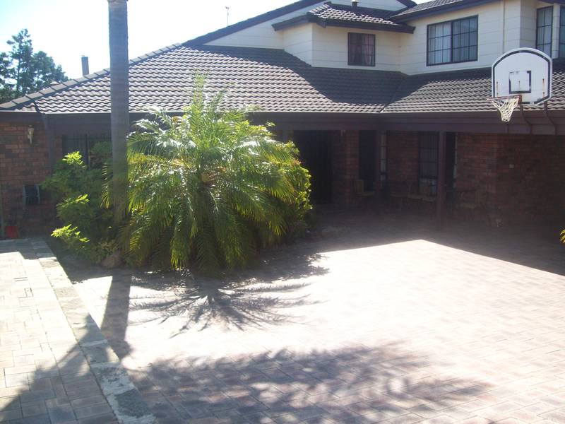 Large family will love this home Picture 1