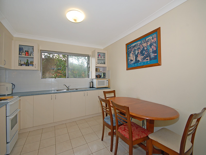 Spacious Renovated Unit. OPEN FOR INSPECTION THIS SATURDAY 10AM - 10.30AM Picture 2