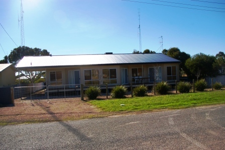 Only 400mtrs to the Beach! Picture 1