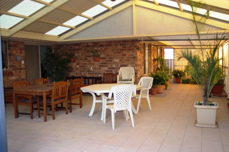 Close to the Beach - Beautiful home and Spacious Guest Retreat! Picture 1