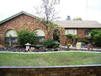 Investment in brick? Well this ones double! 1700sm block if you want space!!! Middle of town for convieiance! Picture