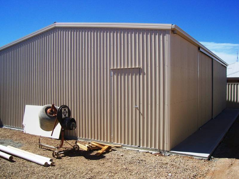 Large Home, Brand New, Quiet Cal-de-sac Picture 3