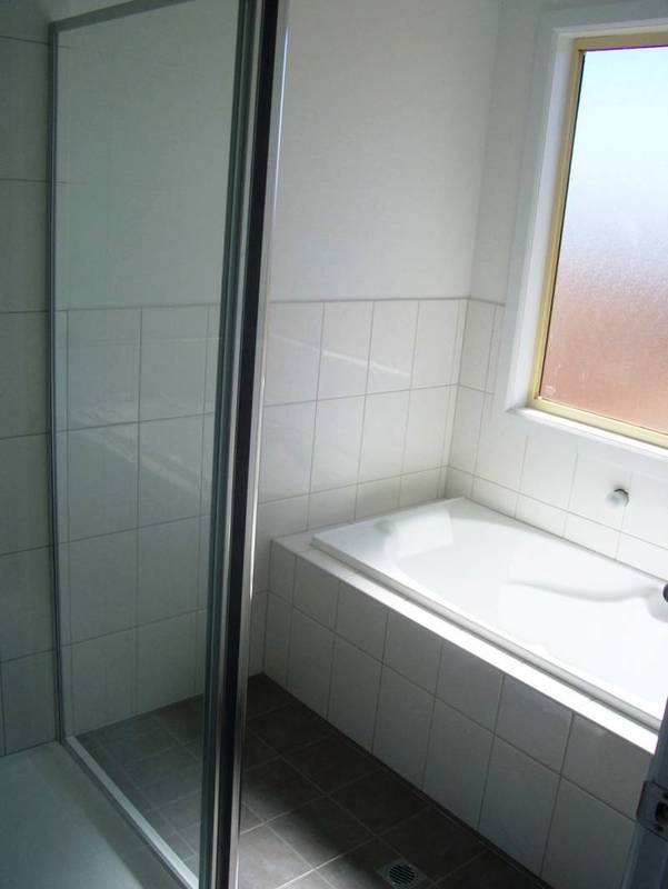 Large Home, Brand New, Quiet Cal-de-sac Picture 2