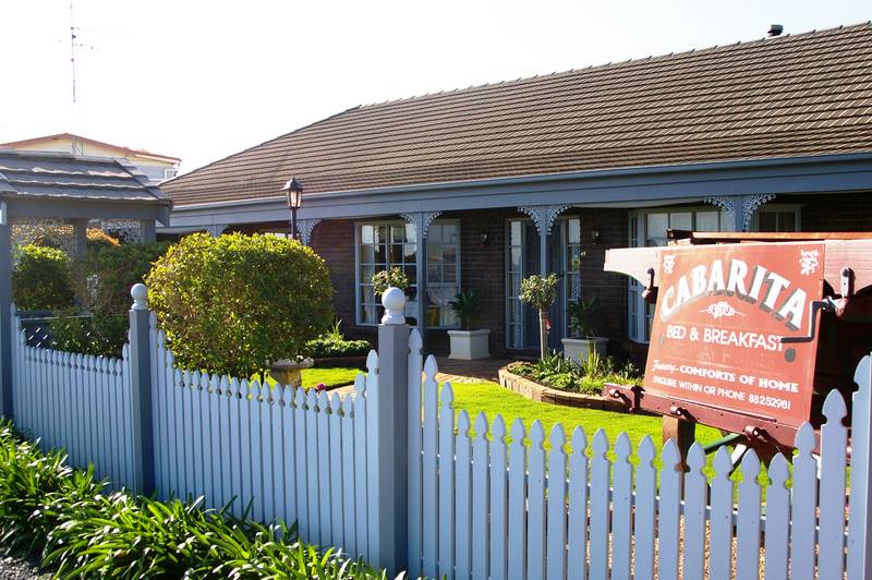 Prestigious Home in Fantastic Location Picture 1