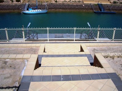 This aint no ordinary Waterfront block! Picture