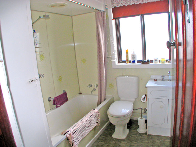 Comfortable Home in Quiet Street Picture 3