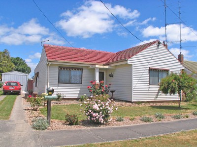 Comfortable Home in Quiet Street Picture Comfortable Home in Quiet Street Picture
