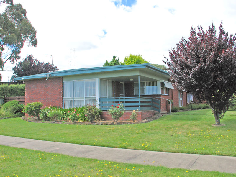 Views Across Parkland and Colac Lake Picture 1