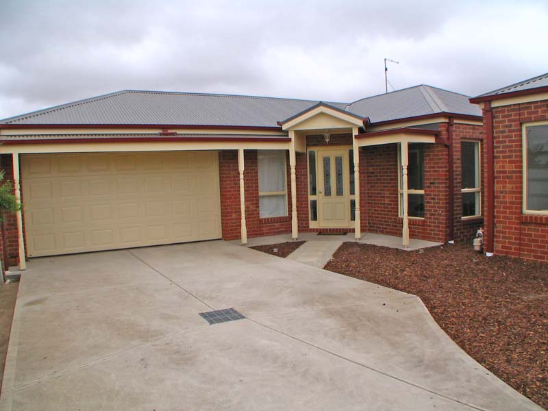 BRAND NEW TOWNHOUSES Picture 3