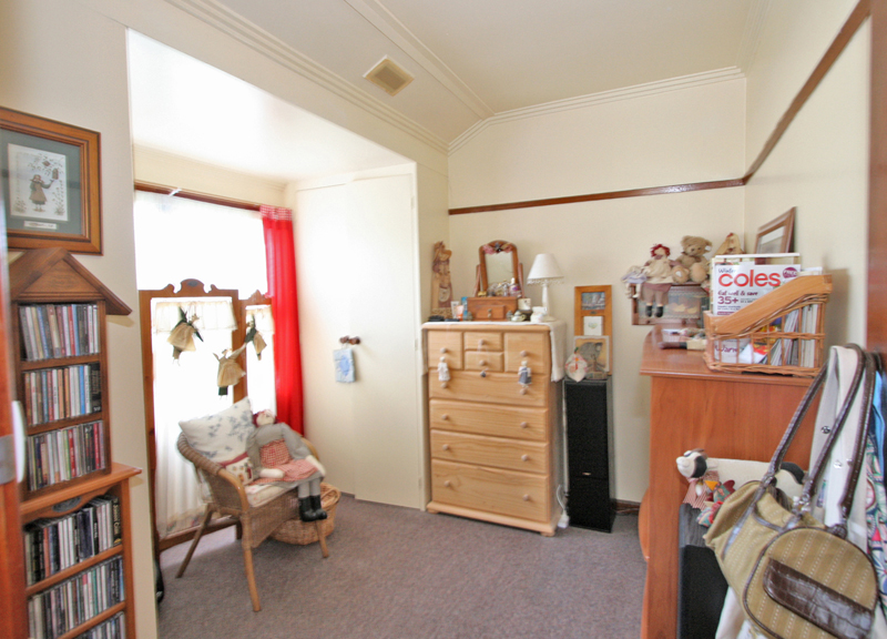 CHEAPEST HOUSE IN TOWN Picture 2