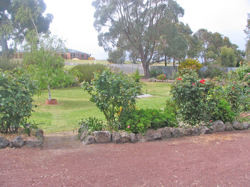 Country Home and Relaxing Lifestyle all on One Acre! Picture 2