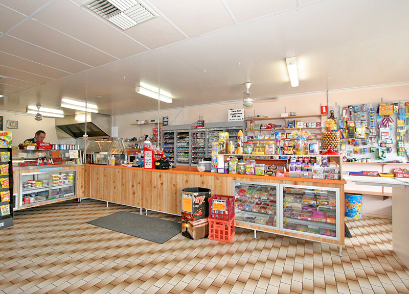 GENERAL STORE & LAUNDRETTE Picture 3