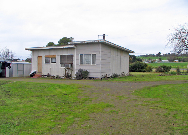 MINUTES FROM CITY FRINGE Picture 3