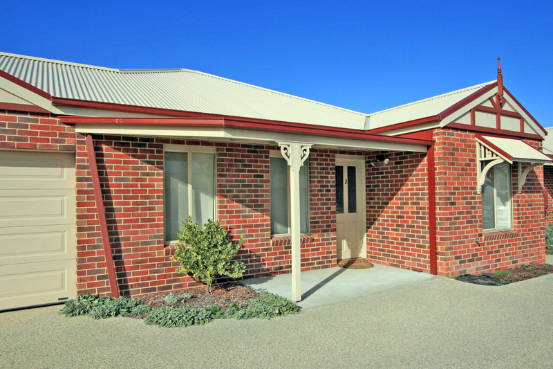 MODERN 3 BEDROOM TOWNHOUSE Picture 1