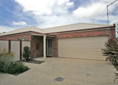 MODERN 3 BEDROOM TOWNHOUSE Picture