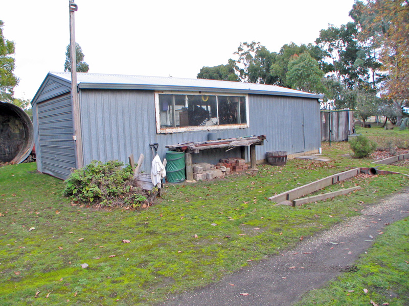 One Acre and Home. Great lifestyle Opportunity! Picture 3