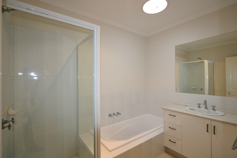 Quality Townhouse Picture 3