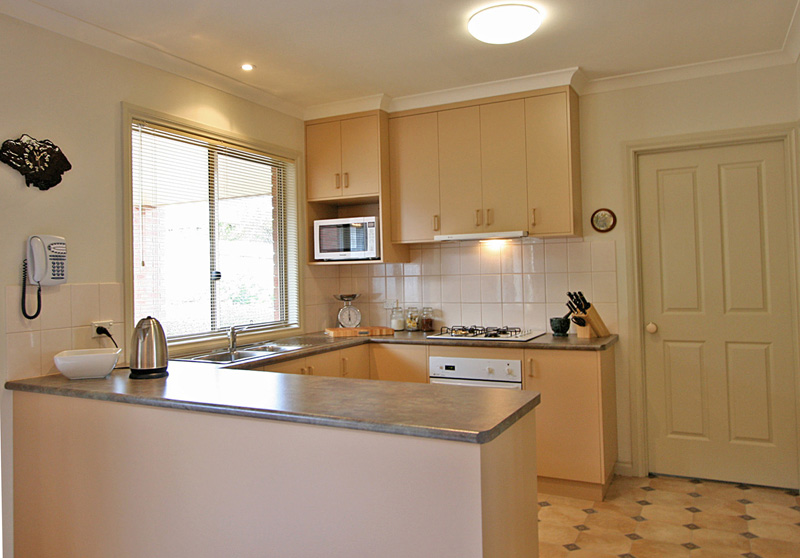 SIMPLY STUNNING Picture 3