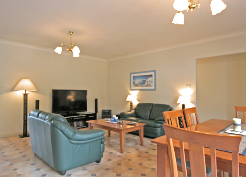 SIMPLY STUNNING Picture 2