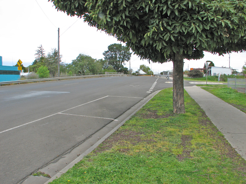 Townhouse within Shopping Precinct Picture 3