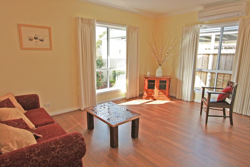 TWO CENTRAL B/V TOWNHOUSE Picture 3