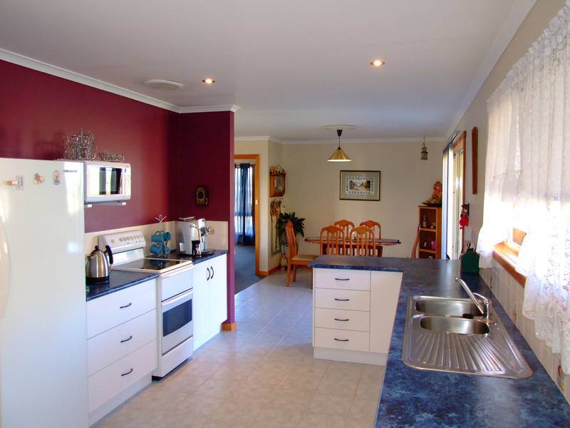 REDUCED TO........... $438,000 Picture