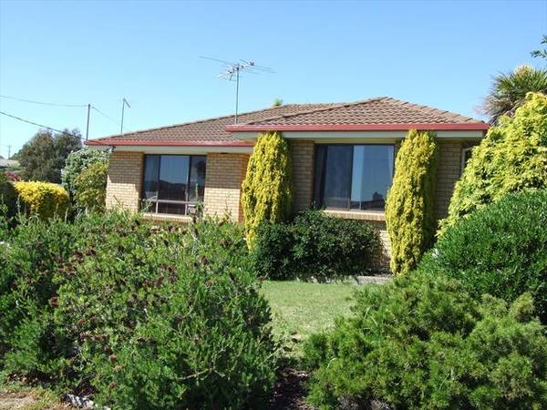 You'll be in good company in this neighbourhood. Picture 2