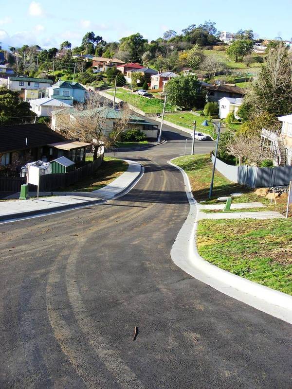 Walk to the Gorge,Swim at the Gorge,Dine at the Gorge....its simply Gorgeous. Picture 2