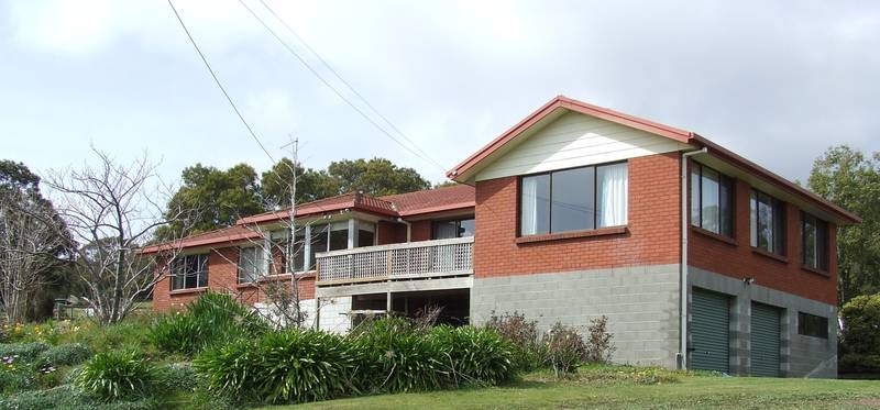 5 Bedroom Home On 1.77acres! Picture 1