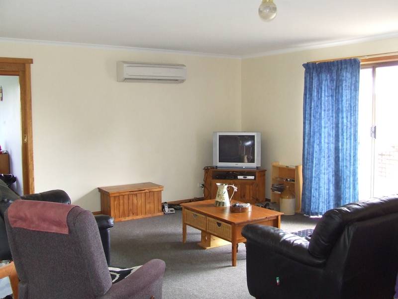 5 Bedroom Home On 1.77acres! Picture 3