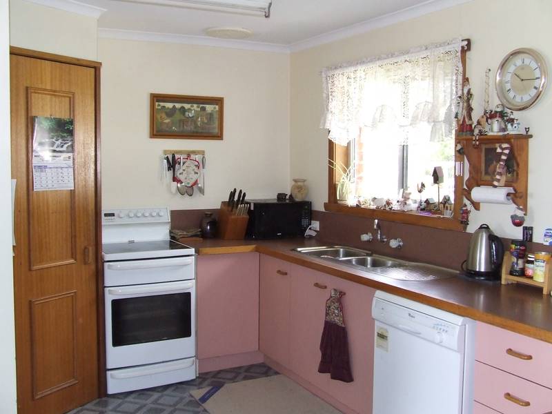 5 Bedroom Home On 1.77acres! Picture 2