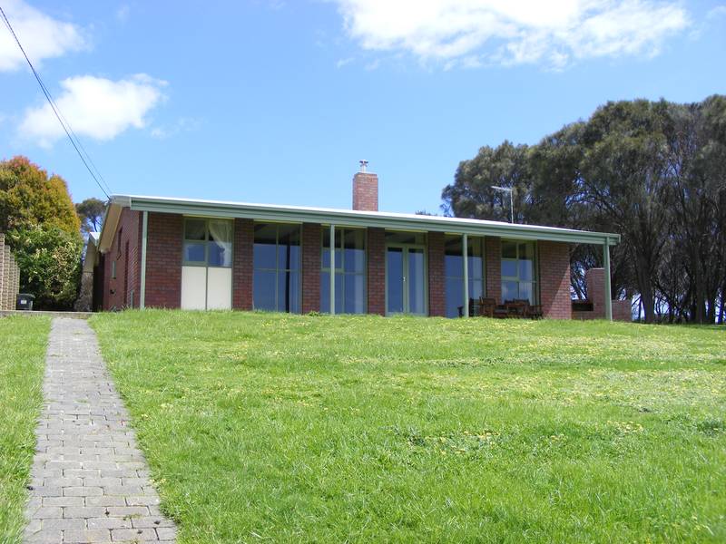 Feel like you're soaring with the gulls......................Reduced so now you can. Picture 1